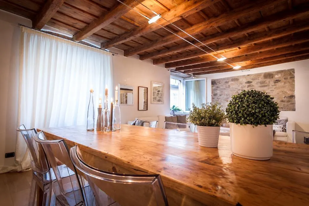 Home In Como 0*,