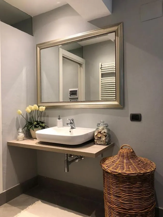 Home In Como Apartment